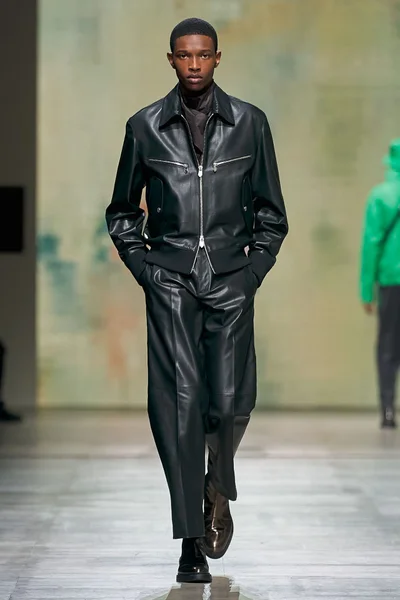 Look 25